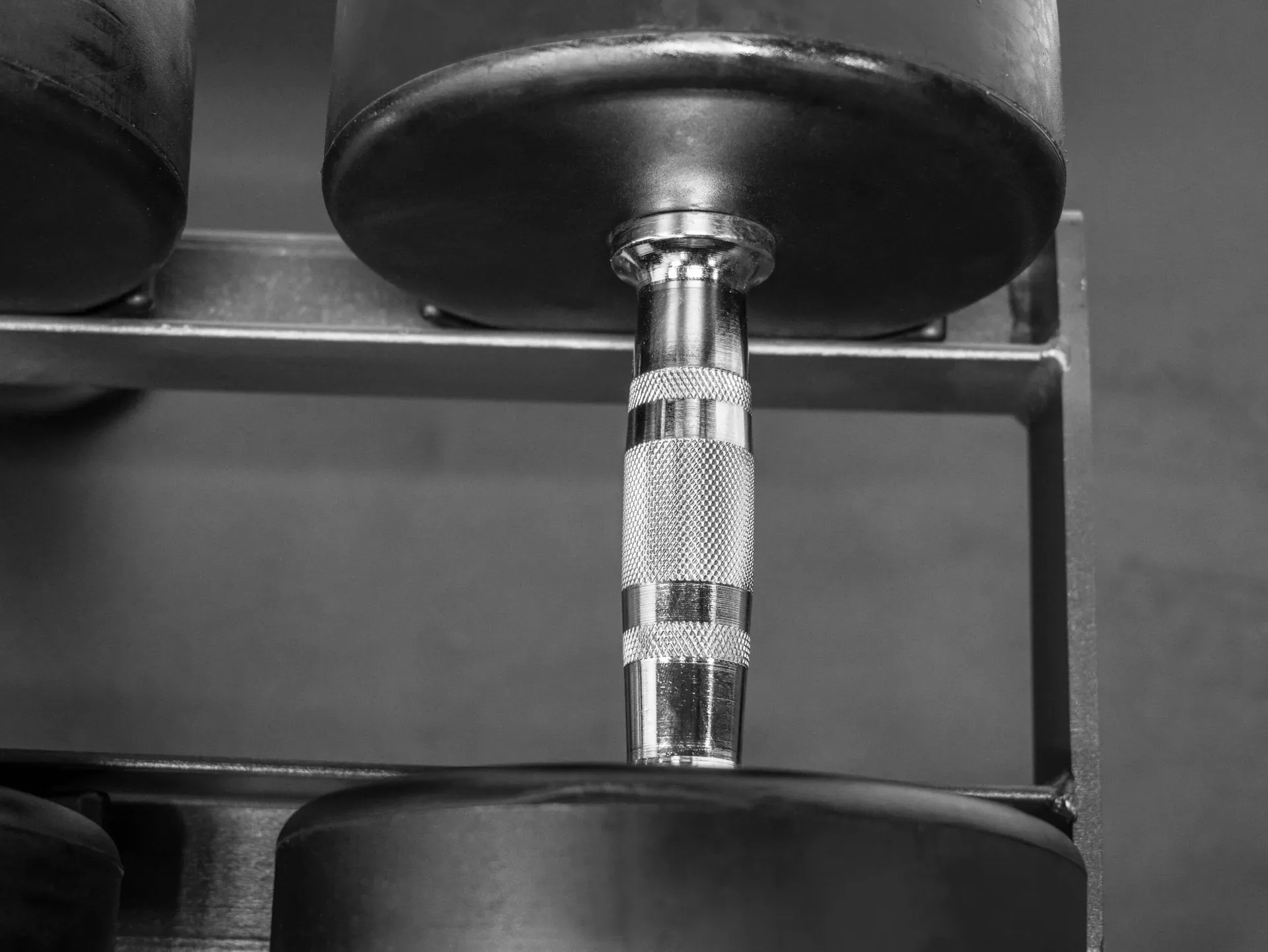 10-100lb Rubber Pro Dumbbell Set w/ G231 - Image 5